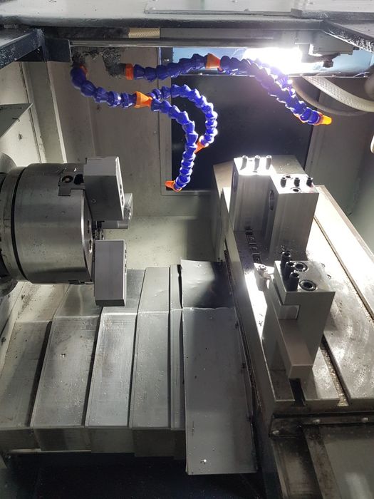 Torno CNC FANUC em bom estado