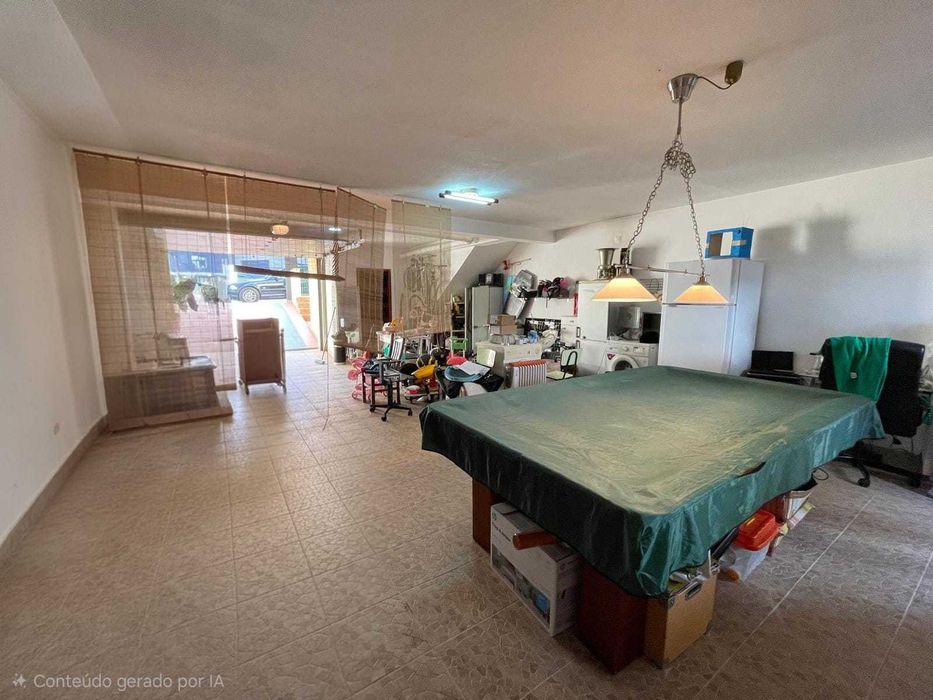 Moradia T3  em Vale de Milhaços, Corroios, com garagem