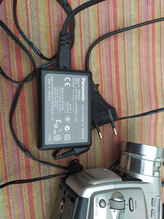 camera de filmar com alguns anos como nova.