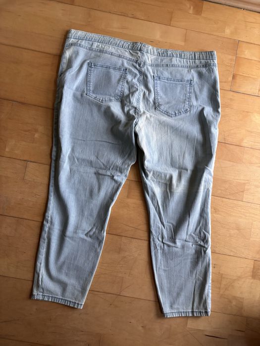 Jasne dżinsy damskie 44