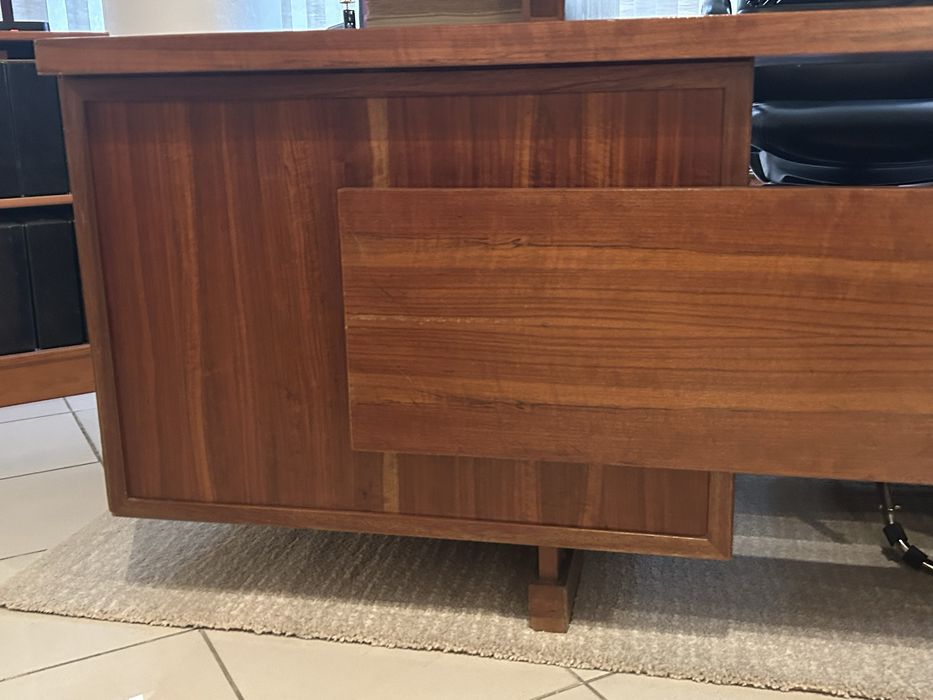 Secretária original de madeira folheada a mutene