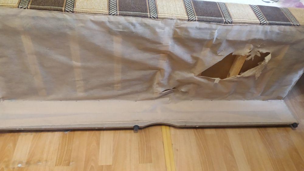 Диван в гарному робочому стані
