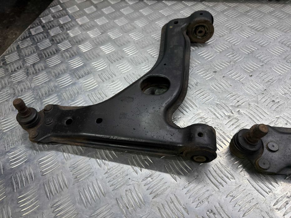 Рычаг передний правый Opel Astra H G Vectra B Zafira A Zafira B