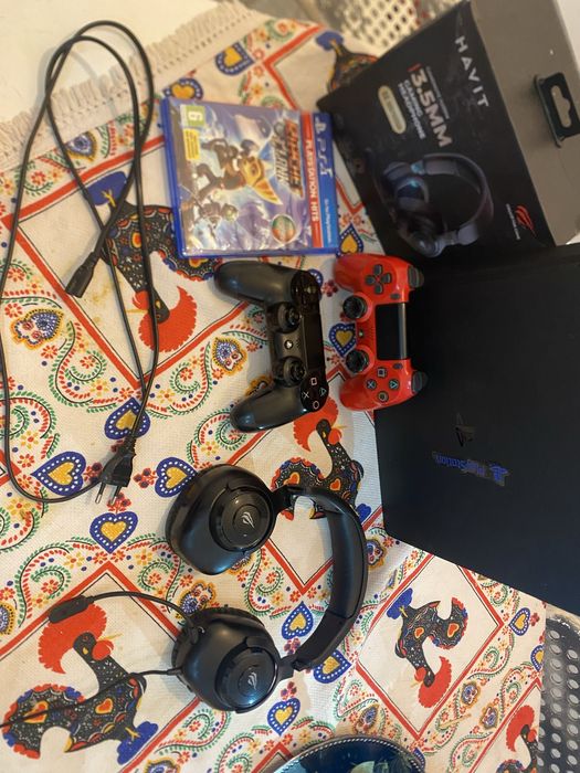 PlayStation 4 Slim troco por trotinetes em bom estado. já não tenho o comando vermelho mas posso dar mais jogos