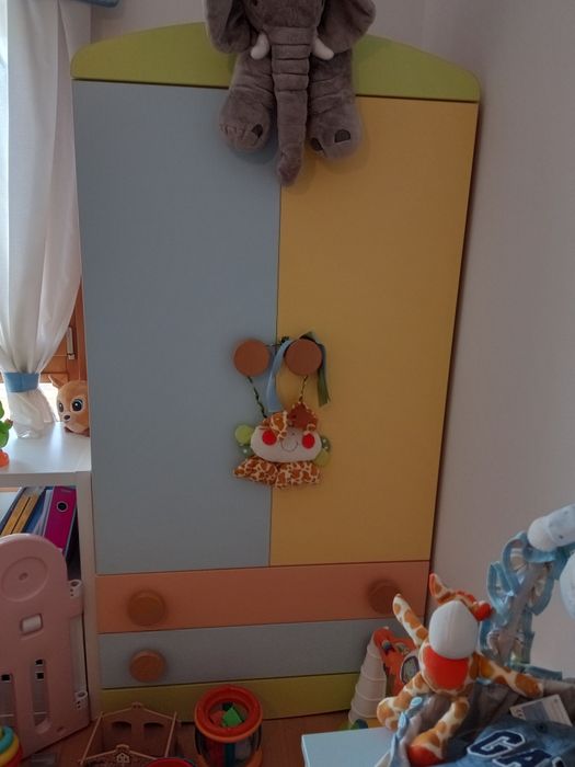 Roupeiro e comoda bebé PRÉNATAL