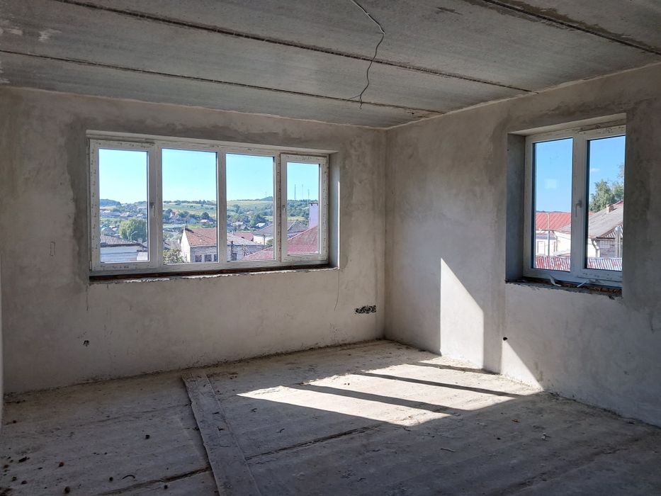 Продається трьохповерховий будинок в м.Монастириська