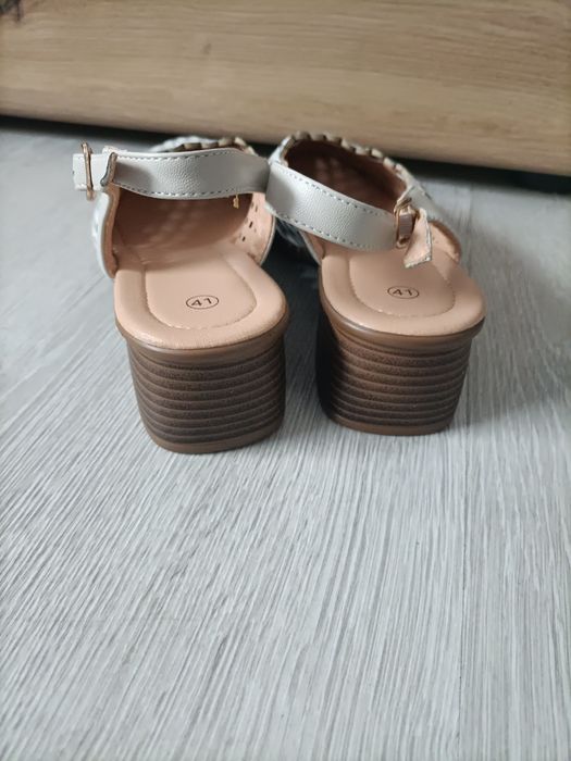 Nowe ażurowe sandały buty na niskim obcasie damskie 40 25,5 cm na codz