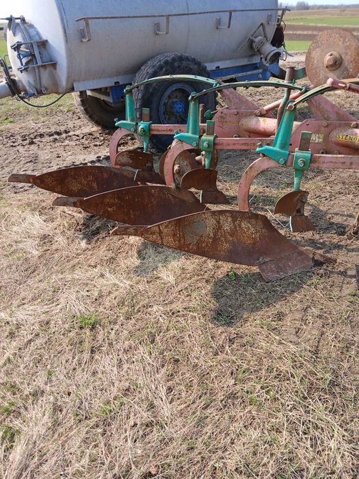 Pług  3 skibowy kverneland