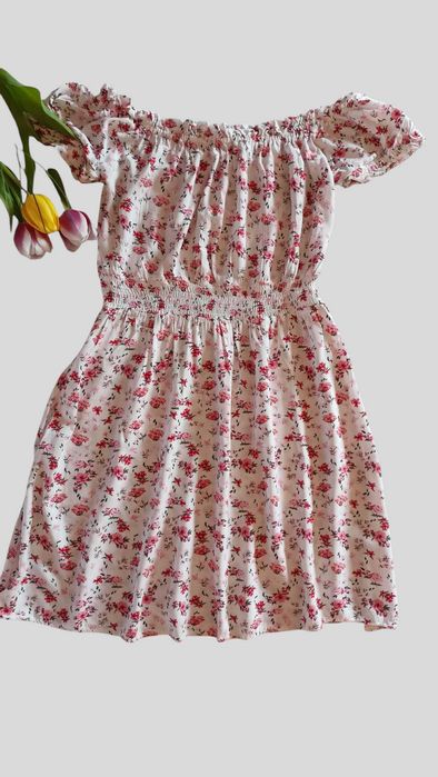 damska letnia sukienka z delikatnym kwiatowym nadrukiem