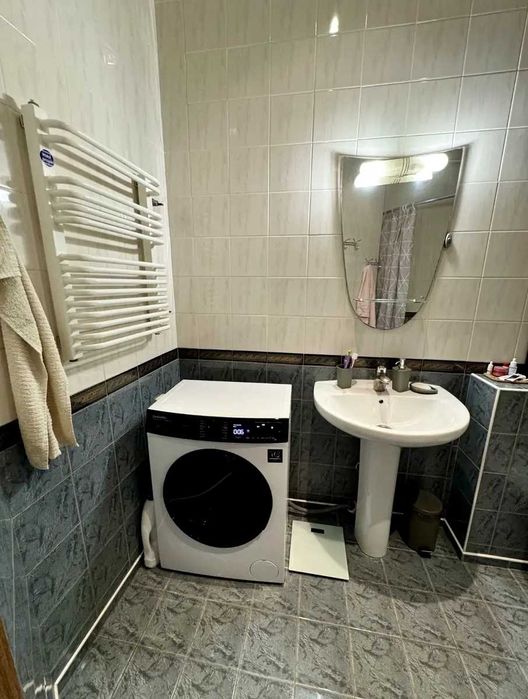 Здається в оренду 2-кімнатна квартира в центрі Києва