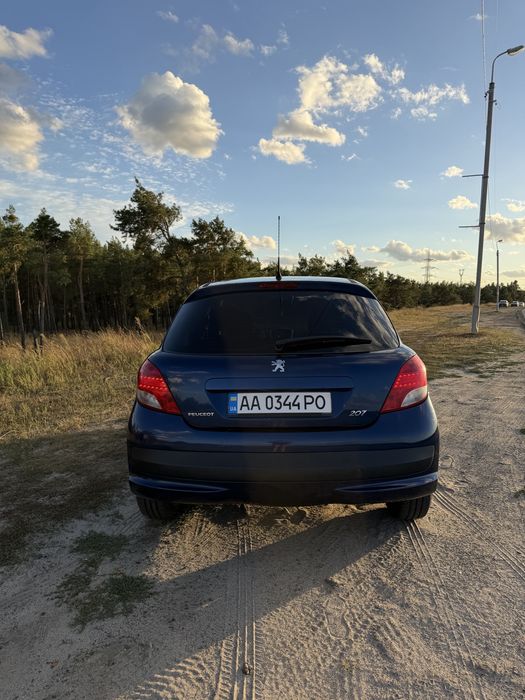 Peujeot 207 2010 рік