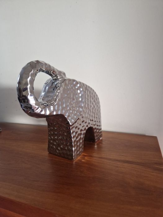 Elefante decorativo em cerâmica - 22 cm de altura