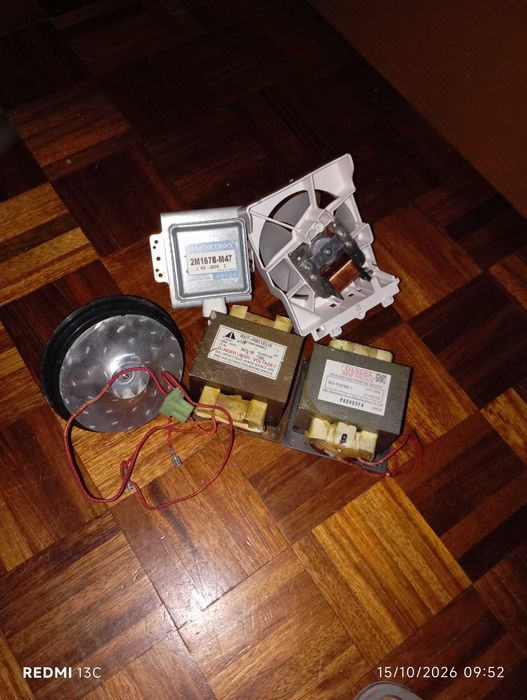 Peças de microondas.