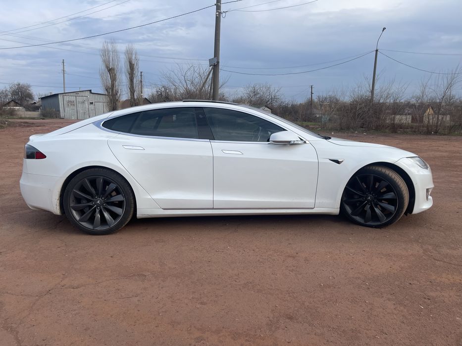 Tesla model s 75D