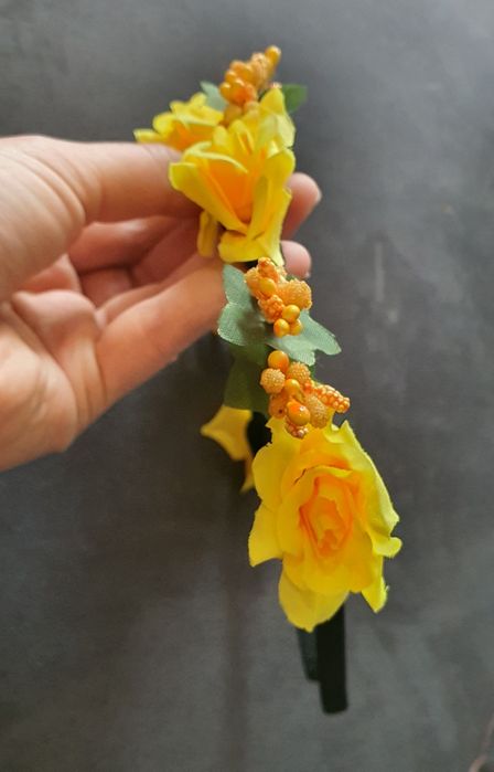 Żółta opaska na głowę