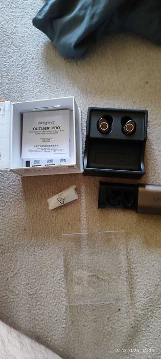 Creative outlier pro