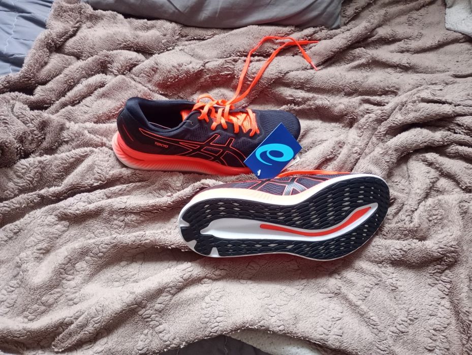 Продам лимитированную версию кроссовок Asics Glide Ride Tokio. Новые.