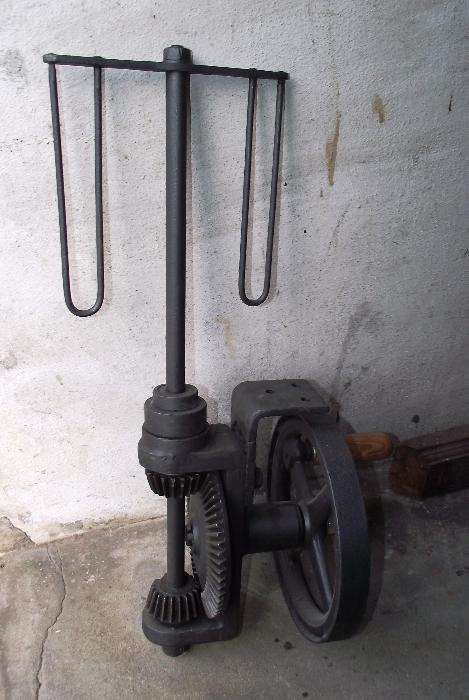 Batedeira industrial antiga a manivela