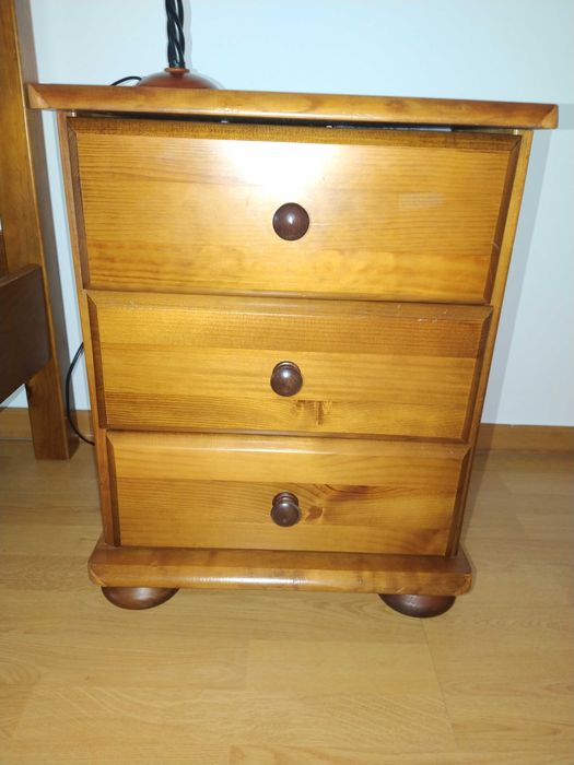 Quarto solteiro, em madeira maciça