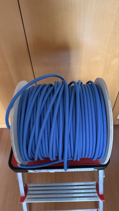 Rolo de cabo de rede Cat6a (85–90 m)