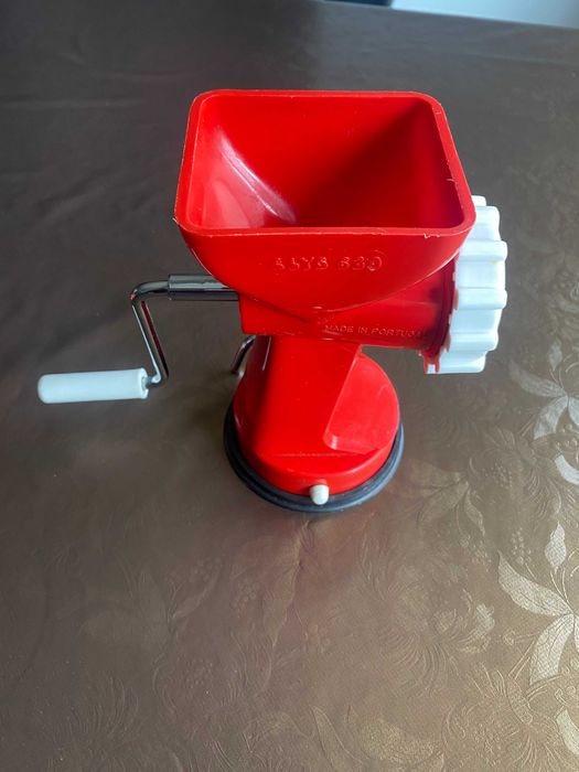 Various Red Kitchen Utensils479910786268538881