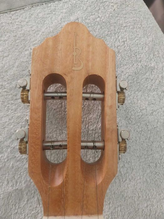Cavaquinho APC 100 Boca Redonda Spruce Maciço Carrilhão