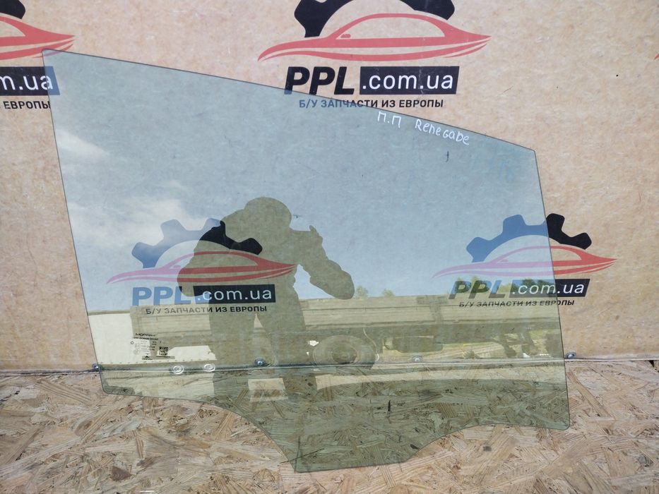 Jeep Renegade 2014- стекло двери переднее правое 2016 год