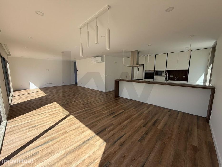 Moradia T4 Isolada Com 3 Suites