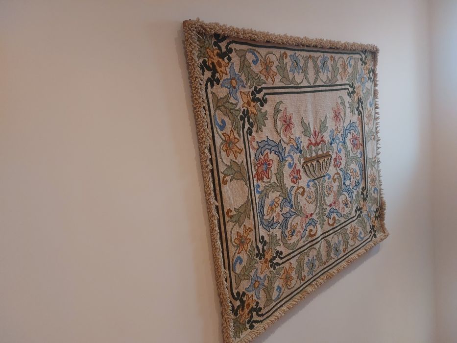 Painel em ponto de Arraiolos. 1.35m por 1.60m.