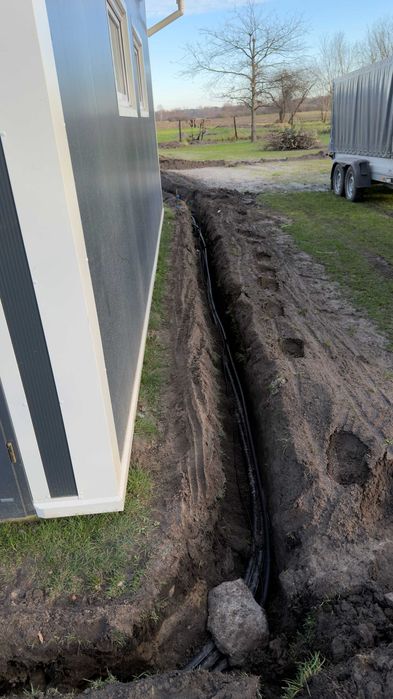 Wykopy pod światłowód, nawadnianie, przyłącza.