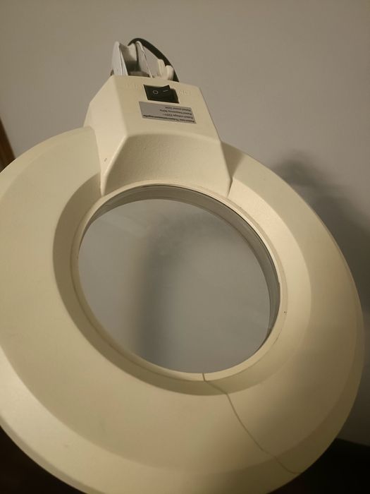 Lupa estética  extensível com luz