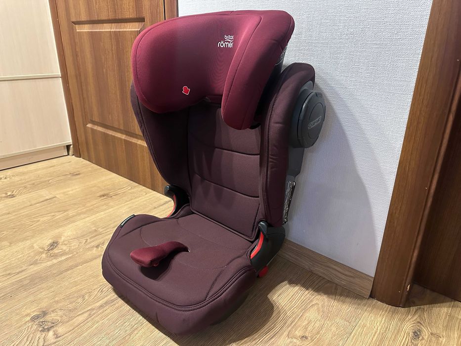 Продам б/в автокрісло Britax-Romer Kidfix III M Burgundy Red