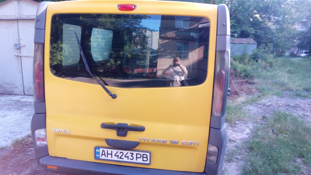 Опель Виваро 1.9