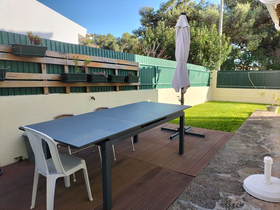 Quartos para alugar em moradia com jardim em Murches Cascais