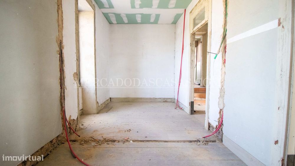 Moradia com elevado potencial no centro de Avanca