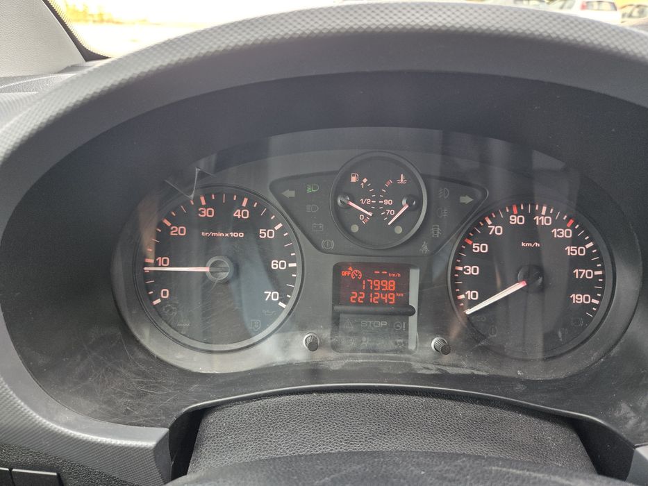 Peugeot Partner usada
Ano 2015
Diesel
221300 kms