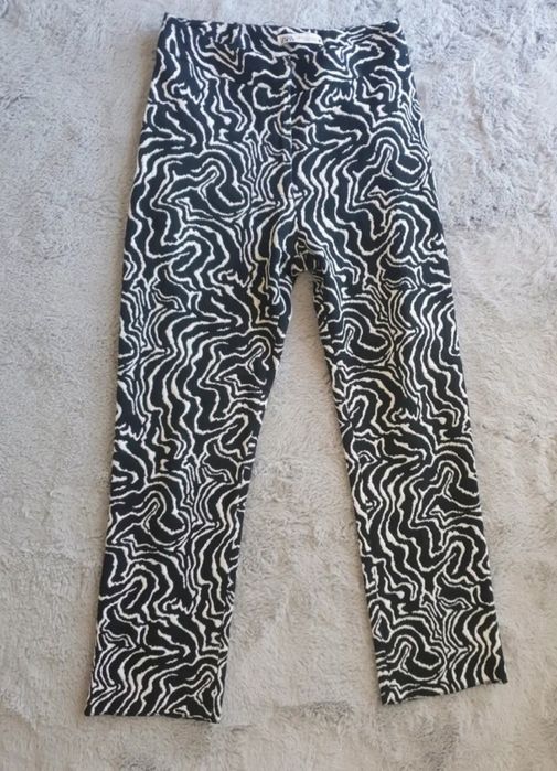 Calça Zara com zíper