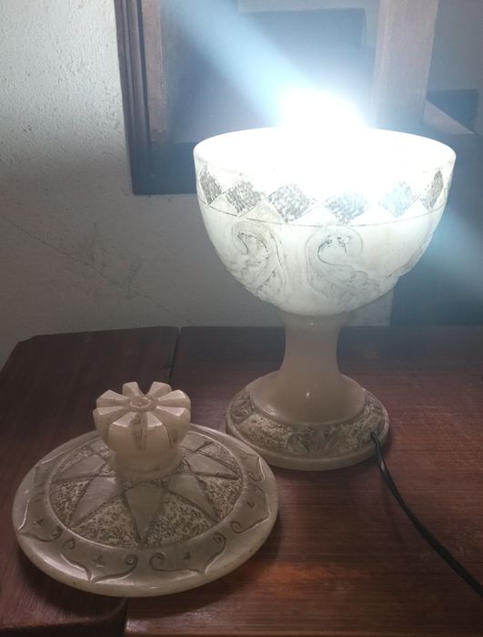 Candeeiro antigo em Pedra Alabastro
