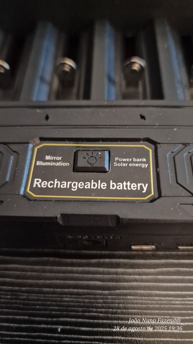 Carregador inteligente solar de baterias de  litio