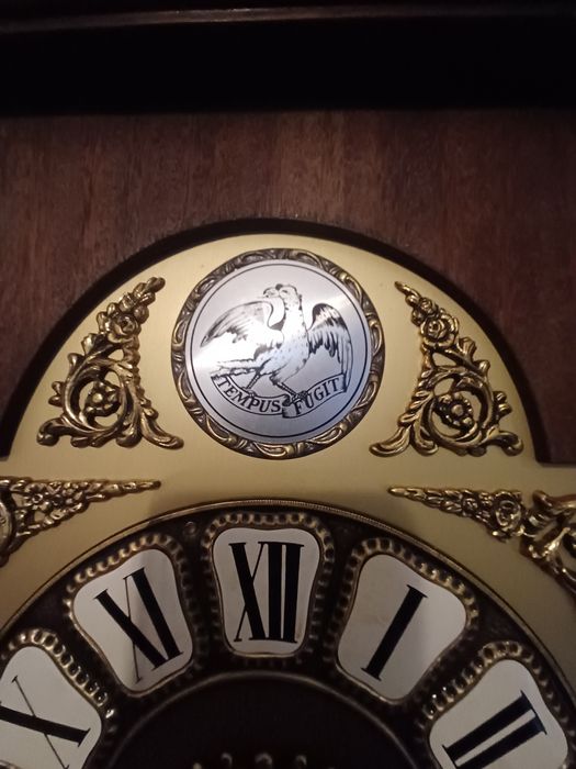 Relógio pé alto - tempus fugit