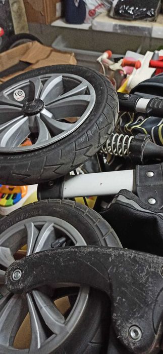 Conjunto: carrinho de bebé, alcofa e ovo