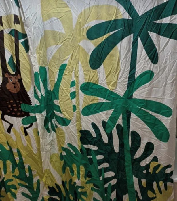 Cortinado quarto de criança IJEAem ótimo estado