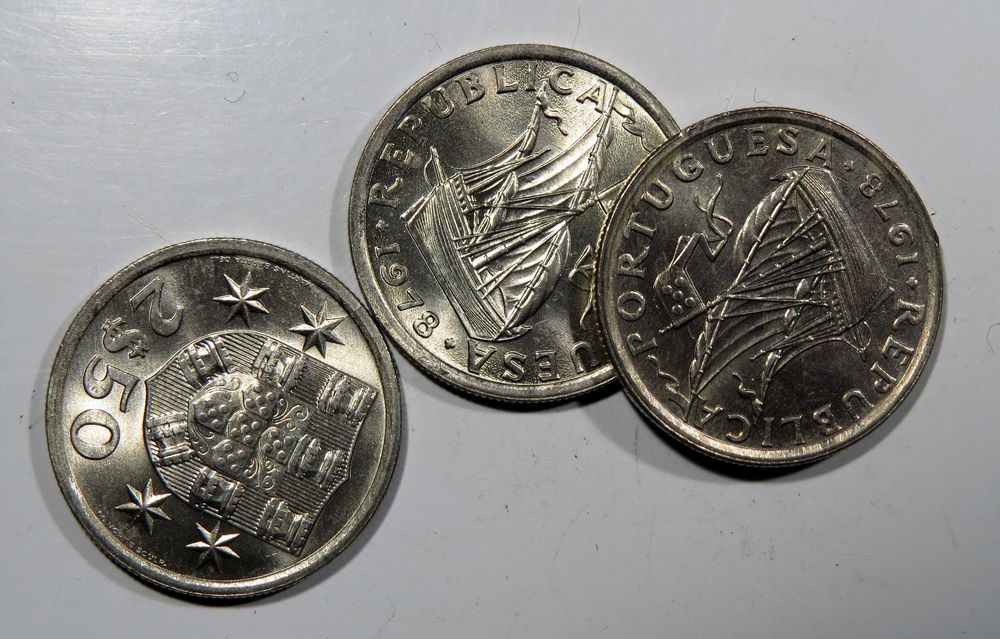 Moedas Republica - 2$50 1974 75 76 77 78 79 80 81 82 83 84 85 - NOVAS DE ROLO - Só 1€ cada