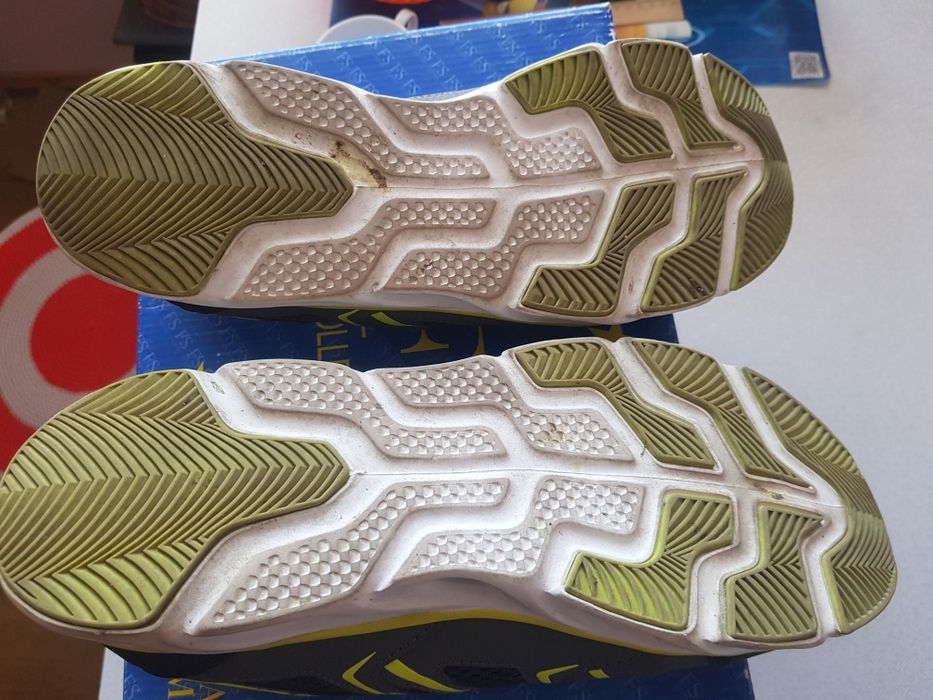 Продам кросівки майже нові