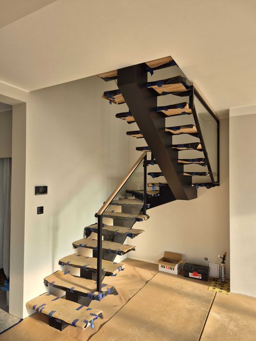 Schody na konstrukcji,samonośne