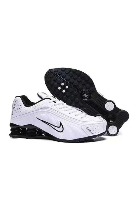 Nike shox  r4 brancas e pretas