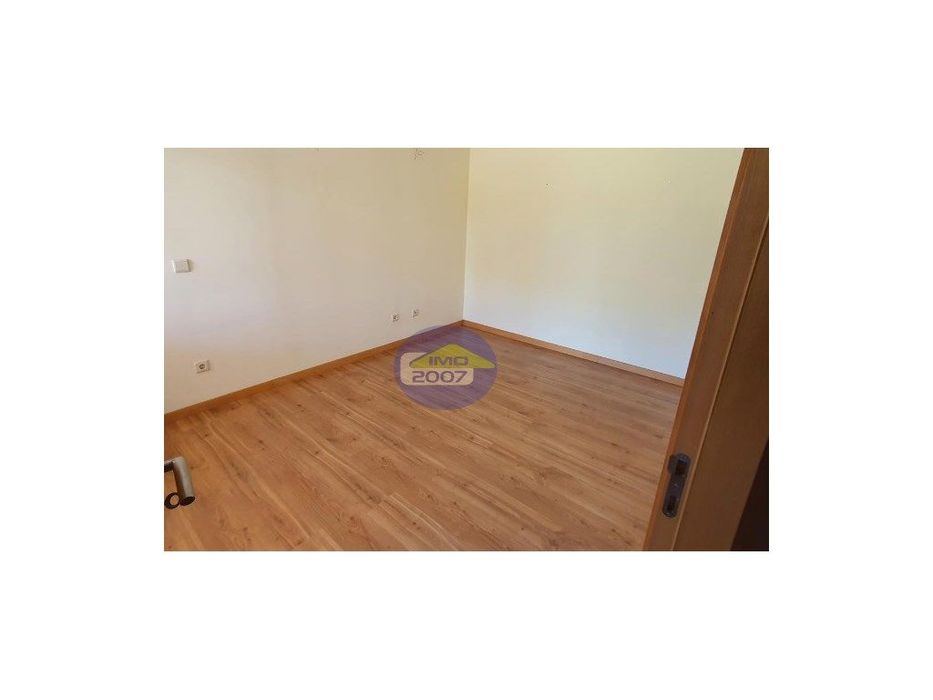 Apartamento T2 em Canelas