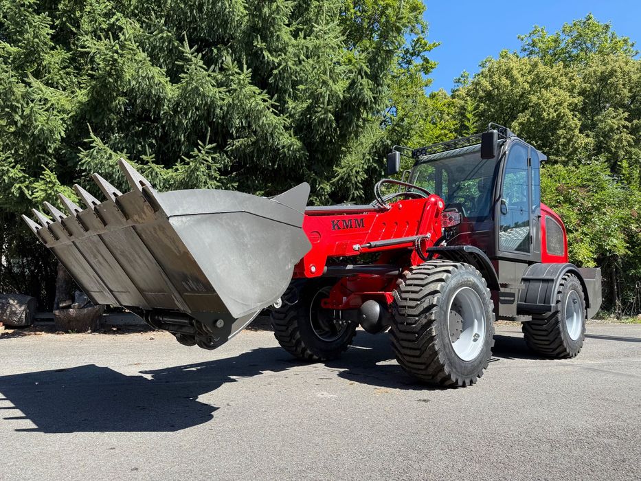 Terenowy wózek widłowy z wysięgnikiem teleskopowym ładowarka 3t na 5m