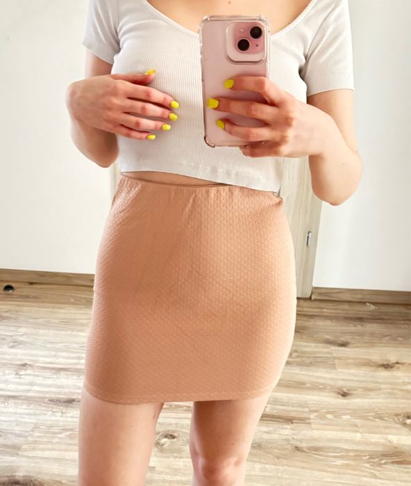 Spódnica różowa S 36 bershka pudrowy róż mini ołówkowa krótka obcisła