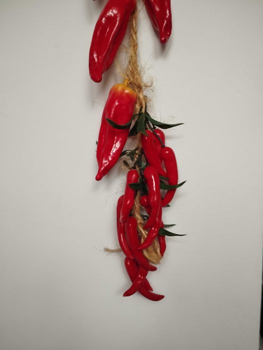 Wieszak dekoracyjny papryczki chili sztuczne